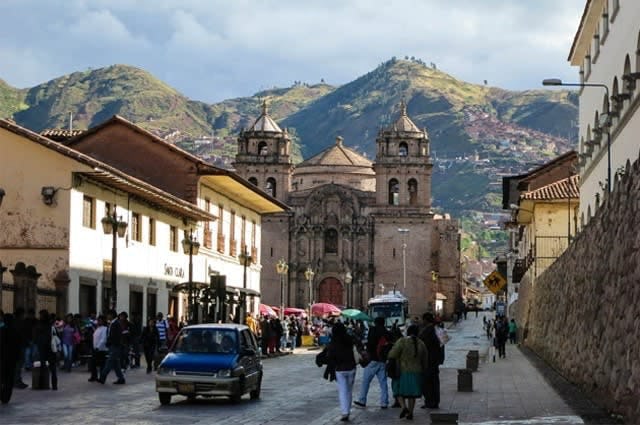 A church at the end of a street in Cusco