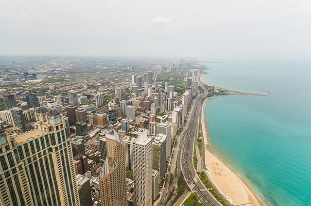 The coastline of Chicago with rows of highrise buildings