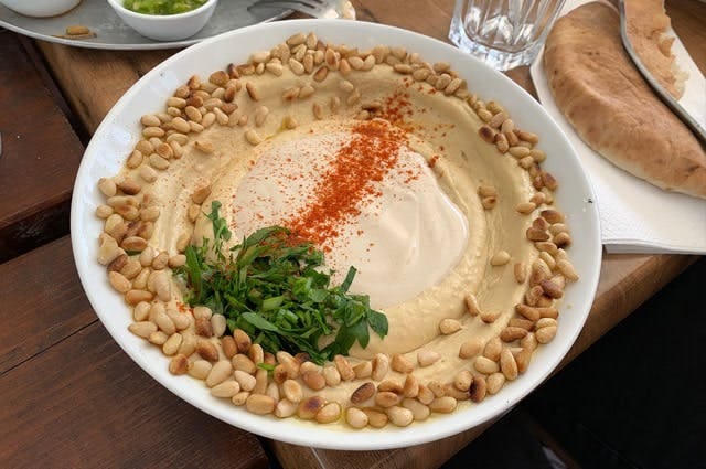 Traditional Middle Eastern Hummus 