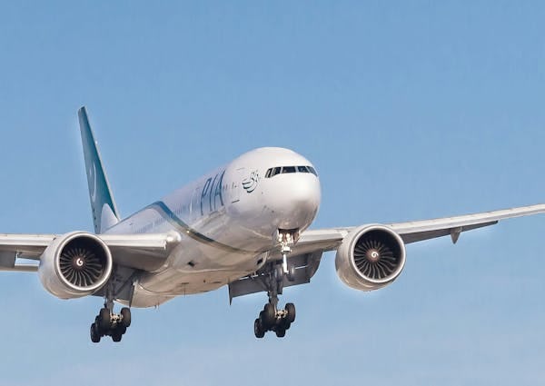 Pakistan internation airways plane