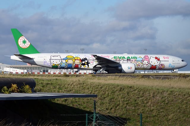 EVA Air 777 in Hello Kitty livery 