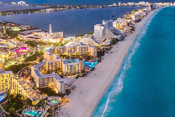Resorts and hotels on a beach in Cancun